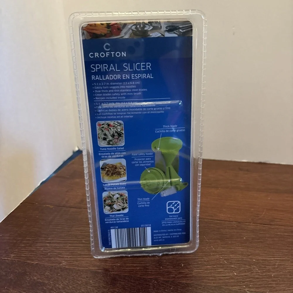 Crofton‎ Spiral Slicer Turn Veggies into Noodles New